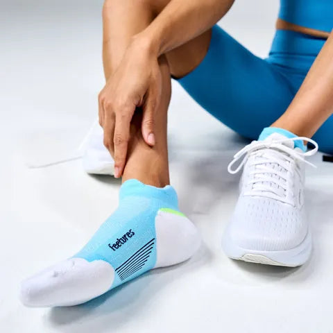 Feetures Elite Max Cushion No Show Tab Socks - Cool Plunge